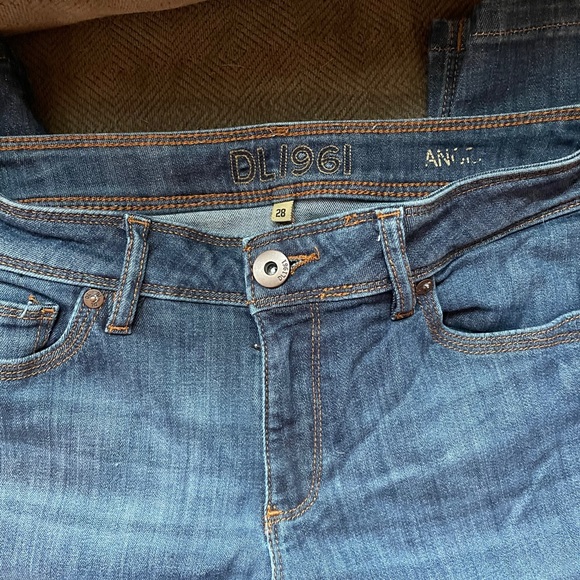 DL1961 Angel Jeans - Picture 2 of 4